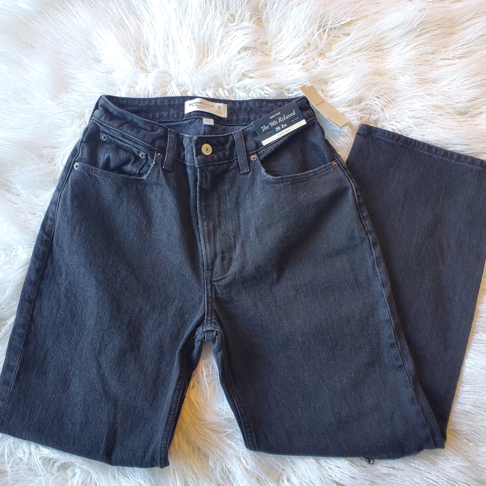 Abercrombie & Fitch High Rise The 90's Relaxed Distressed Jeans ✨️NEW